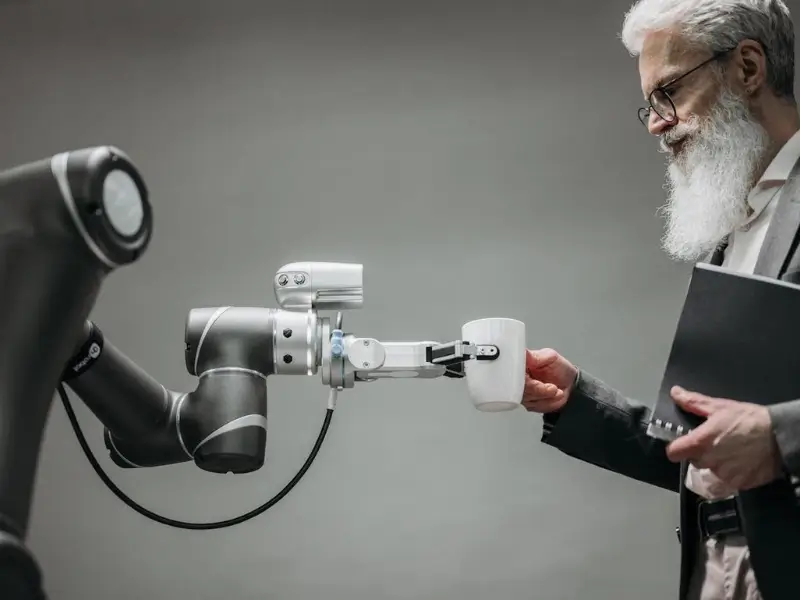 Mesterséges Intelligencia professzor koccint